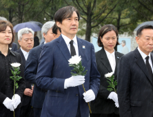 文 “범야권에 큰 기여, 자부심 가져라”…조국 “지금부터가 중요”