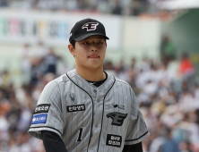 ‘4월 ERA 9.97’ 최악 부진…문동주가 수상하다