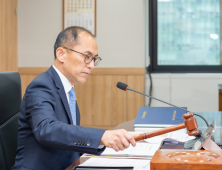 네이버 ‘라인’ 노리는 일본에…고민 깊어진 개인정보위