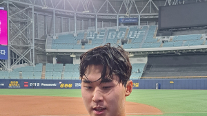 ‘9억팔’ 장재영, 타자 전환…유격수 도전