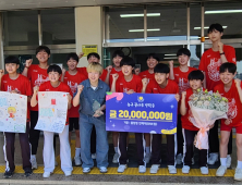 부산 동주여중 졸업생 WKBL 안혜지 선수, 장학금 2천만원 전달