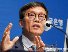 이창용 한은 총재 “금리 인하 시점, 훨씬 더 불확실해졌다”