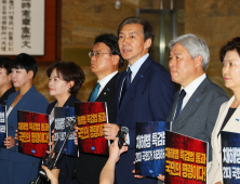 조국 “與, 이 꽉 깨무시라…심판의 시간”  