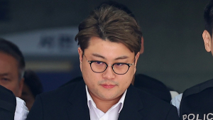 KBS, ‘음주 뺑소니’ 김호중 출연 정지…방송가 퇴출 수순