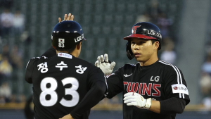 ‘문성주 5안타·손주영 4승’ LG, 두산 꺾고 2위 탈환