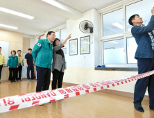 서거석 전북교육감, 부안 계화중·백산초 지진 피해 학교 방문