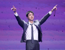 “아미 곁 지킬 것” 돌아온 진, 반짝이는 BTS 삶으로