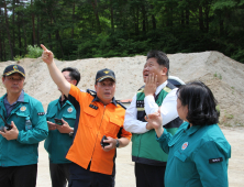 [포토]산불현장 지휘하는 이상호 태백시장