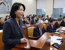 과방위 증인 출석한 최수연…“라인, 단기적 매각 없어”