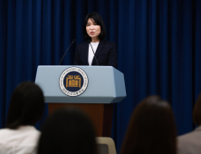 공영방송 저격나선 이진숙 “현 정부가 방송 장악했나”