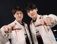 ‘T1 나와’…TES, ‘유럽 최강’ G2 꺾고 결승행 [EWC]
