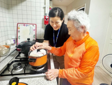 대전사회서비스원, 어르신 250명에게 건강한 여름나기 삼계탕 제공