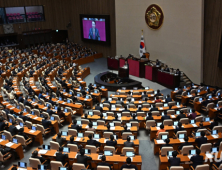 ‘방송4법’ 밤샘 필리버스터…민주당, 오후 종결 투표 전망