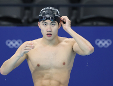 ‘200m 부진’ 황선우, 자유형 100m 16위 턱걸이 준결승 진출