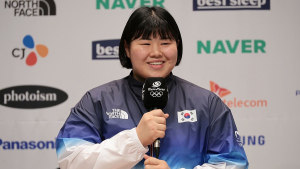 ‘항저우 金’ 김하윤, 올림픽 데뷔전서 반칙승…8강행