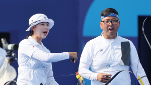 ‘위기 극복’ 韓 양궁 혼성, 8강서 역전극…4강 진출