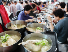 고물가·폭염에 ‘삼계탕 간편식’ 활황…신세계푸드 판매량 270%↑