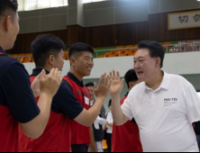 尹대통령, 휴가 중 해병대 장병들 격려…“강력한 안보, 경제에도 도움”