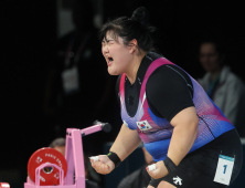 ‘산뜻한 출발’ 박혜정, 인상 131kg 한국 신기록