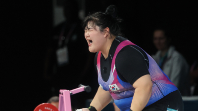 ‘산뜻한 출발’ 박혜정, 인상 131kg 한국 신기록