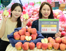 농협 하나로마트, “추석 인기 과일 홍로 맛보세요”