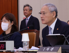 유인촌 장관 “체육회 ‘정치 조직화’돼 있어…정몽규 회장 4선 어려울 것”