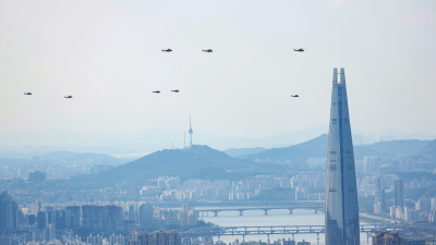 서울 상공 가르는 아파치 헬기