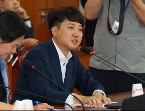 이준석, 성상납 의혹 무고 사건 ‘무혐의’ 처분…2년9개월만