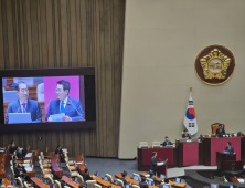 국회 대정부질문 오후 7시로 연기…여야, 장관 출석 여부 공방