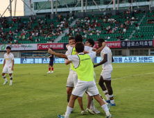 ‘오스마르 극장골’ 서울 이랜드 FC, 충북청주에 2-1 역전승…2위 도약