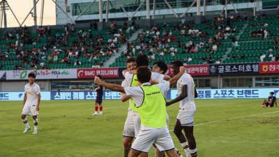 ‘오스마르 극장골’ 서울 이랜드 FC, 충북청주에 2-1 역전승…2위 도약