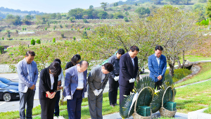 정기명 여수시장, 추석 맞아 ‘여순사건 희생자 묘’ 참배