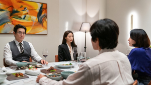 곱씹을수록 올라오는 씁쓸함…‘보통의 가족’