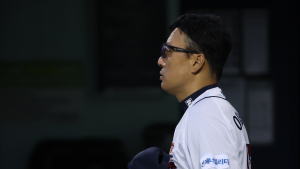 “이승엽 나가”…두산 탈락에 분노한 팬들 감독 퇴진 구호 외쳐