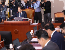 법사위, ‘김여사 공천개입 의혹제기’ 강혜경 증인 채택