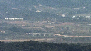 北 ‘탈북 막기’ 본격화…“경의선 95m·동해선 200m 방벽 설치”