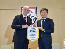 인판티노 FIFA 회장, 축구회관 방문