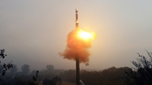 北 “신형 화성포-19형 시험발사 성공…최종완결판 ICBM”…김정은 “핵패권지위 절대불가역”