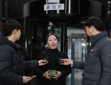 ‘명태균 폭로’ 강혜경, 13시간 조사 받고 귀가…“명태균‧김영선 거짓말 하고 있다”