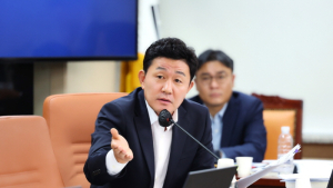 전자칠판, 2개 업체 계약 독점...수의계약 실태 도마 위