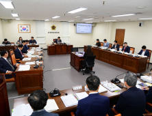 경남도의회 경제환경위, 경자청 웅동1지구 개발 추진 지적 