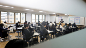 수능 출제위원장 “올해 수능 킬러문항 배제…사교육 없이 풀 수 있는 수준”