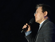 이재명 대표 “펄펄하게 살아서 인사…결코 죽지 않아”