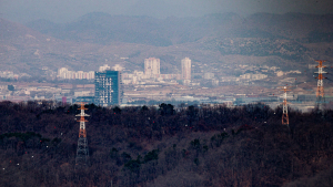 北, 남측이 세운 개성공단 전력 공급용 송전탑도 철거 나서
