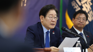 TK 찾은 이재명 “대구 어려운 상황…수도권 일극체제가 주 원인”