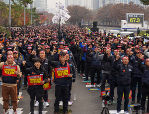 화물노동자 2500명 집결…‘안전운임제’ 재도입 촉구 [쿠키포토]