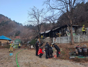 강릉 주택 화재 발생…80대 연기흡입 병원 이송