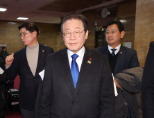 탄핵 속도내는 민주당…계엄상황실 개소·헌재 후보 추천
