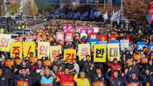 ‘임금’‚ ‘안전’ 외치며…철도노조 총파업 출정식 [쿠키포토]