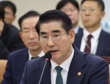 김용현 전격 자진 출석… 검찰 특수본, 긴급 체포